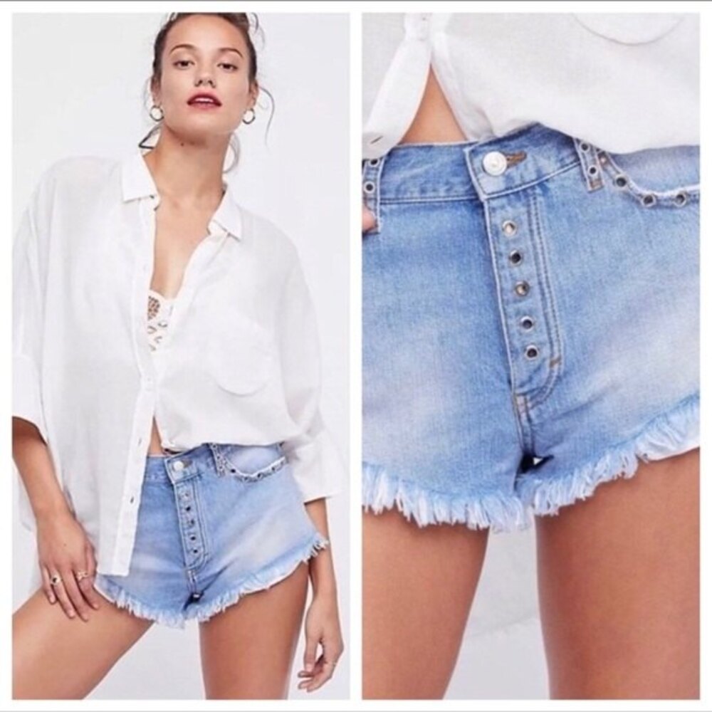 Free People Barcelona Nights Grommet Distressed Denim Shorts Size 28